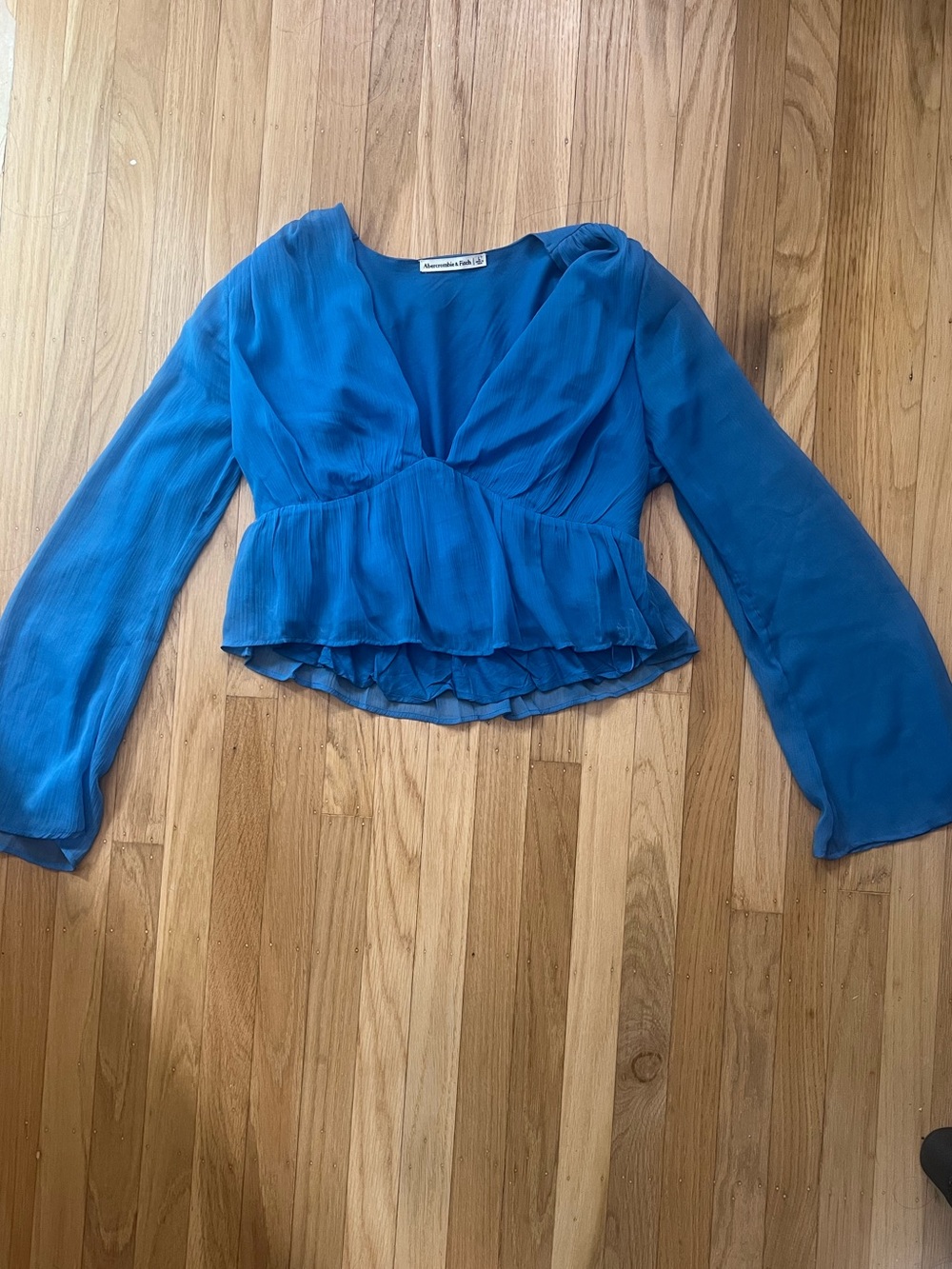 Abercrombie & Fitch Teal-Blue Long-Sleeve Ruffle V-Neck Blouse